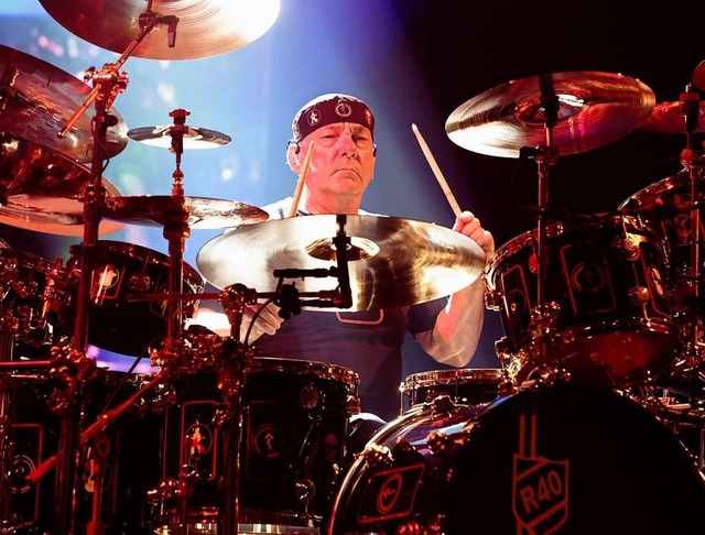 Neil Peart bei einem Auftritt mit Rush 2015 in Philadelphia.  | Foto: Owen Sweeney (dpa)