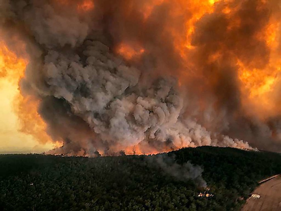 Buschfeuer in Australien vereinen sich zu 