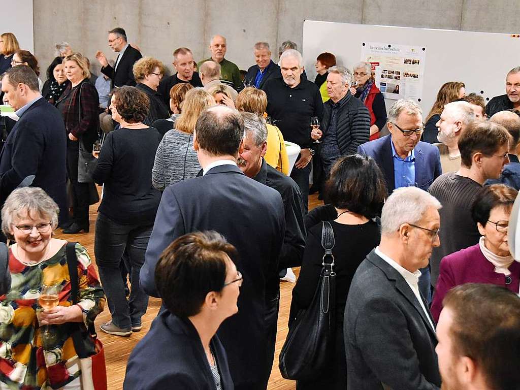 Erstmals fand der Empfang in der Aula der neuen Schule im Gemeindezentrum  statt.