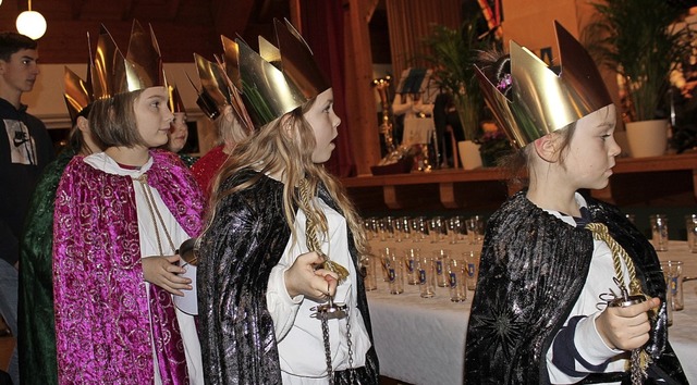 Beim Wittlinger Neujahrsempfang am Sam... Sternsinger in den Gemeindesaal ein.   | Foto: Antje Gessner