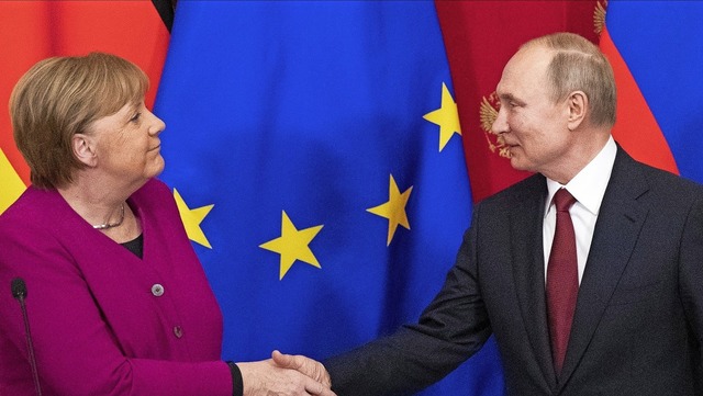 Hatten ein lngeres &#8222;harmonische...n Merkel und Russlands Prsident Putin  | Foto: Pavel Golovkin (dpa)