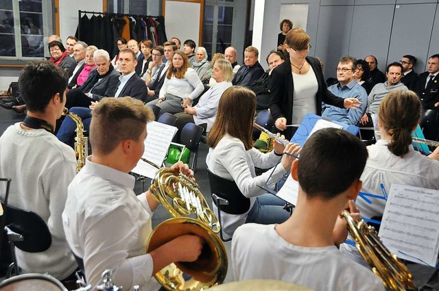 Die Orchesterteenies (Leitung: Ellen E...ng im Alten Rathaus mit flotter Musik.  | Foto: Daniel Gramespacher