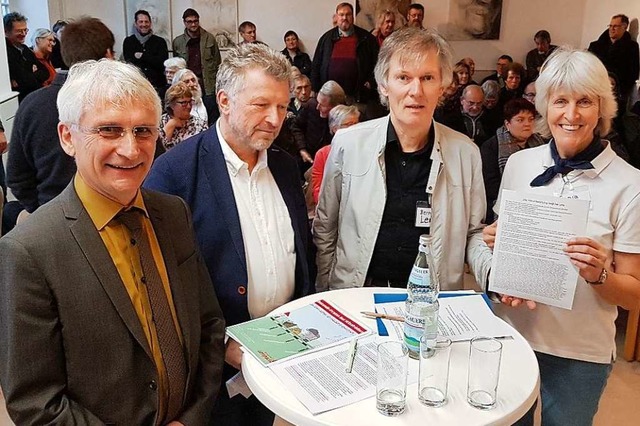 Gerhard Zickenheiner, Gerd Schnbett, ... fr den Windkraftausbau (von links).   | Foto: Nill