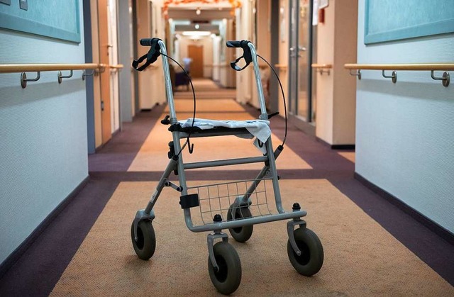 Die Suche nach Pflegekrften wird fr etliche Kliniken zur Existenzfrage.  | Foto: Paul Zinken