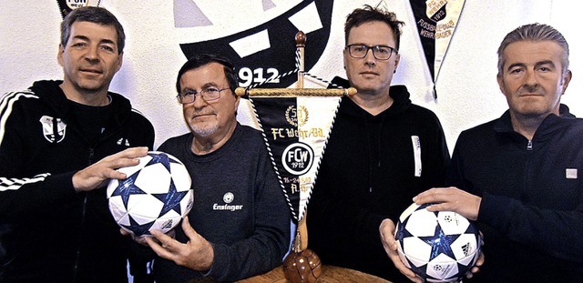 Haben Ball und Vorbereitungen zum gro...r sowie  Peter Eckert und Ralf Roth.    | Foto: Ernst Brugger