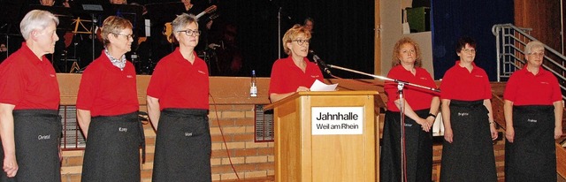 Powerteam mit Powerfrauen: Petra Pfeff...ang des TV wieder das Bffet bestckt.  | Foto: Norbert Sedlak