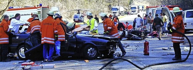 Einstze bei Verkehrsunfllen fordern ...t nur physisch sondern auch psychisch.  | Foto:  Edelgard Bernauer