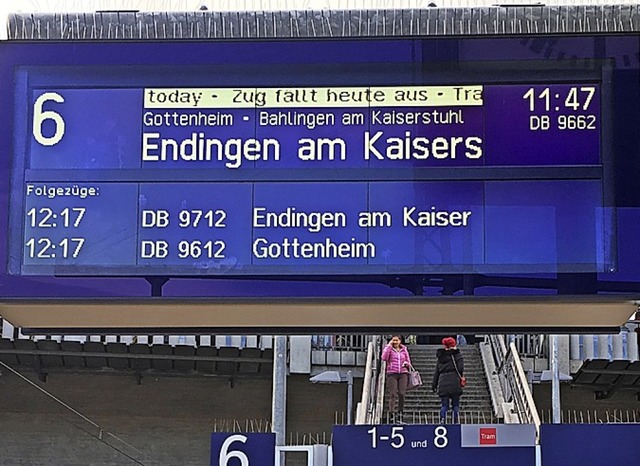 Hinweis auf Zugausfall am Bahnhof in F... Brgermeister fordern rasche Abhilfe.  | Foto: Christoph Giese