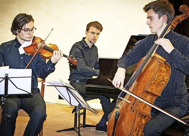 Drei junge Musiker faszinierten als &q... und Samuel Niederhauser (von links).   | Foto: Paul Eischet