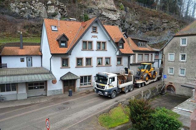 Dicke &#8222;Brummer&#8220; brauchen a...menden Fahrzeugen zgigeren Durchlass.  | Foto: Nikolaus Bayer