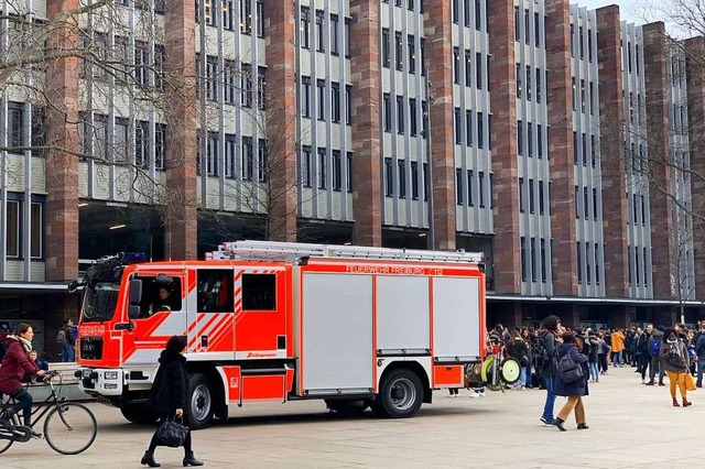 Wegen eines Feueralarms musste das KG ...gnachmittag kurzzeitig gerumt werden.  | Foto: Frederik Greve