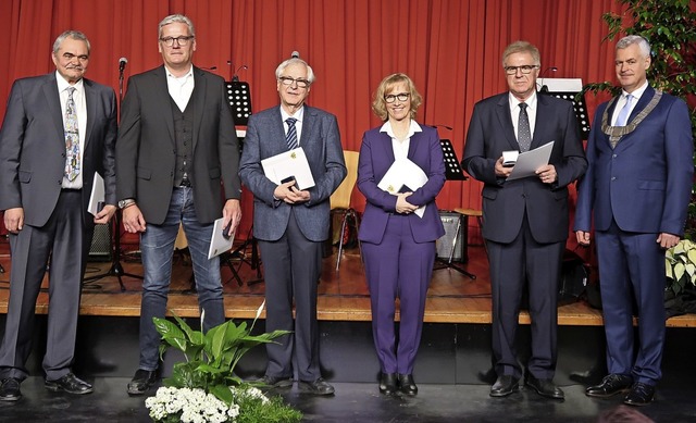 Andreas Geyler, Frank Ganz, Gerhard Sc...Verdienstmedaille der Stadt verliehen.  | Foto: Christine Weirich