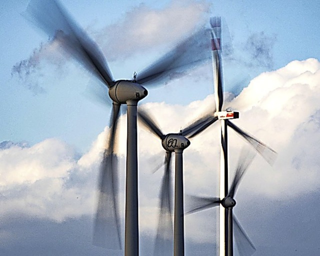 Die Diskussion um die geplanten Windrder am Zeller Blauen geht weiter.  | Foto: Frank Rumpenhorst (dpa)