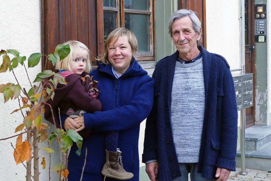 Simone Schwan mit  Tochter Ronja und  Jens Witt treiben das Projekt voran.  | Foto: Susanne Ehmann