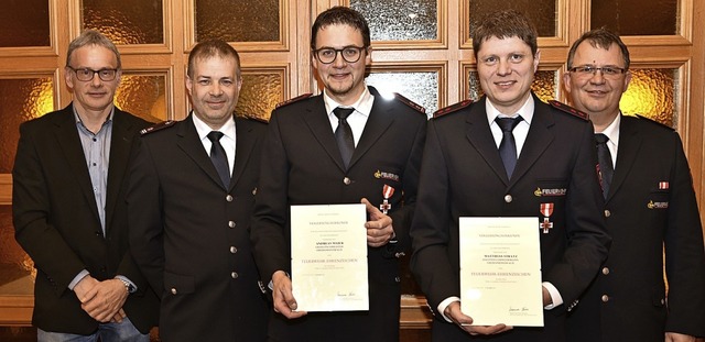 Andreas Maier (Dritter von links) und ...Thomas Seng (von links) gratulierten.   | Foto: Horst Dauenhauer