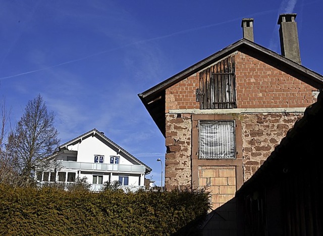 Abgerissen werden soll dies  altes Hau...der Bauausschuss nicht einverstanden.   | Foto: Robert Bergmann