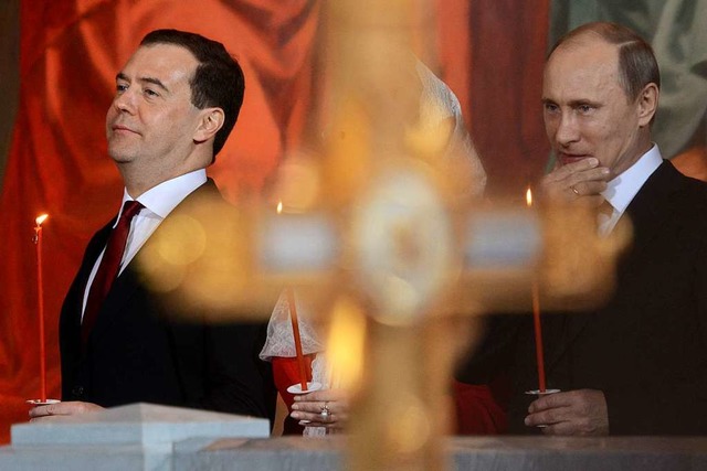 Der zurckgetretene Premier Medwedew (links) und Prsident Putin.  | Foto: KIRILL KUDRYAVTSEV (AFP)