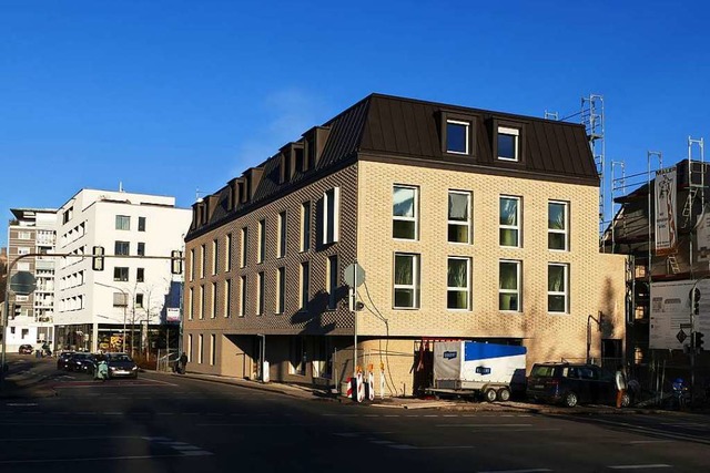 Das neue Eckhaus der Wohnbau an der Fr...t die neue Ortsmitte Tumringen fertig.  | Foto: Sabine Ehrentreich
