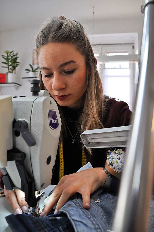 Hanna Rmmele hat sich in Schopfheim als Schneiderin selbststndig gemacht.  | Foto: Nicolai Kapitz