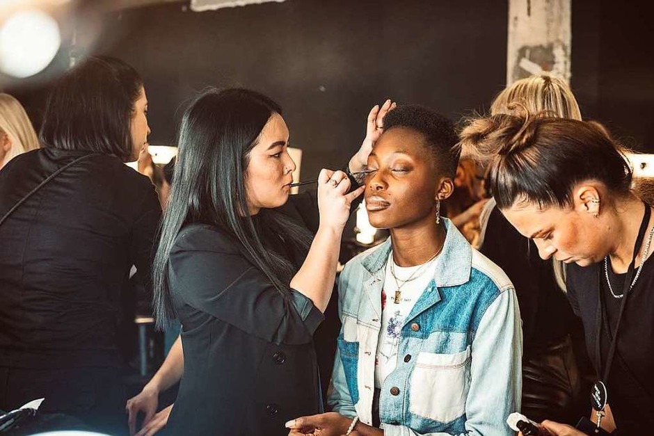 15 Minuten dauerte die Show in der Konstanze Maager, die einen Laden in Staufen betreibt, ihre Modelinie auf der Berliner Fashionweek präsentierte. (Foto: Björn Sum) 15 Minuten dauerte die Show in der Konstanze Maager, die einen Laden in Staufen betreibt, ihre Modelinie auf der Berliner Fashionweek präsentierte. (Foto: Björn Sum)