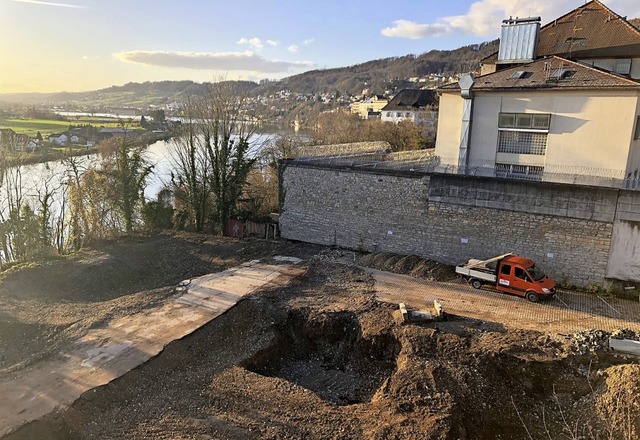 Zwischen dem Hauptsitz der Sparkasse u... Wohngebude mit Blick auf den Rhein.   | Foto:  Schlichter, Juliane