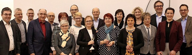 Die Volksbank-Jubilare mit dem Vorstand.  | Foto: Privat