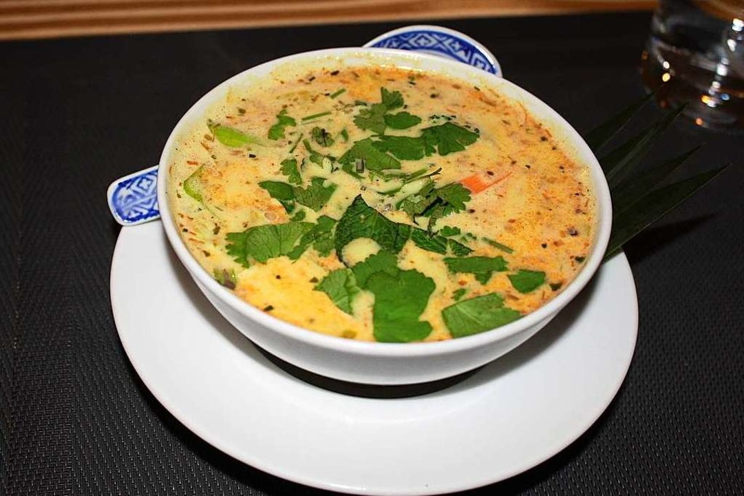 A5 &#8211; eine laotische Suppe mit Hü...zum Geschmack geben. Preis: 3,90 Euro.  | Foto: Zie Quann Wu