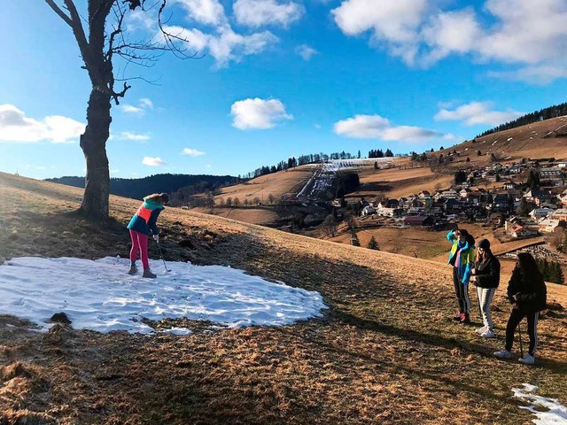 Mit der schottischen Golf-Professional...h in den Schneeresten gefunden wurden.  | Foto: Ulrike Jger