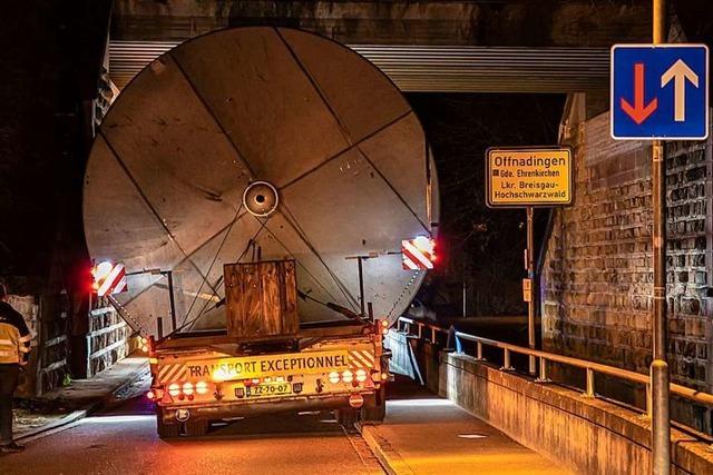 Die Reise der Riesen-Wein-Tanks von Pfaffenweiler nach Breisach