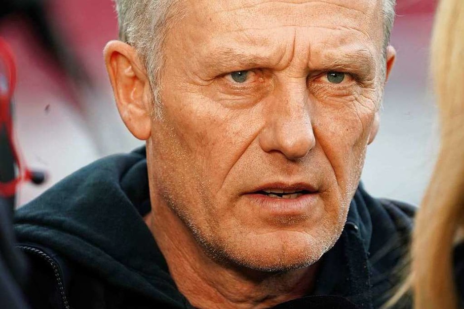 SC-Trainer Christian Streich vor dem Anpfiff. (Foto: Thomas Frey (dpa)) SC-Trainer Christian Streich vor dem Anpfiff. (Foto: Thomas Frey (dpa))