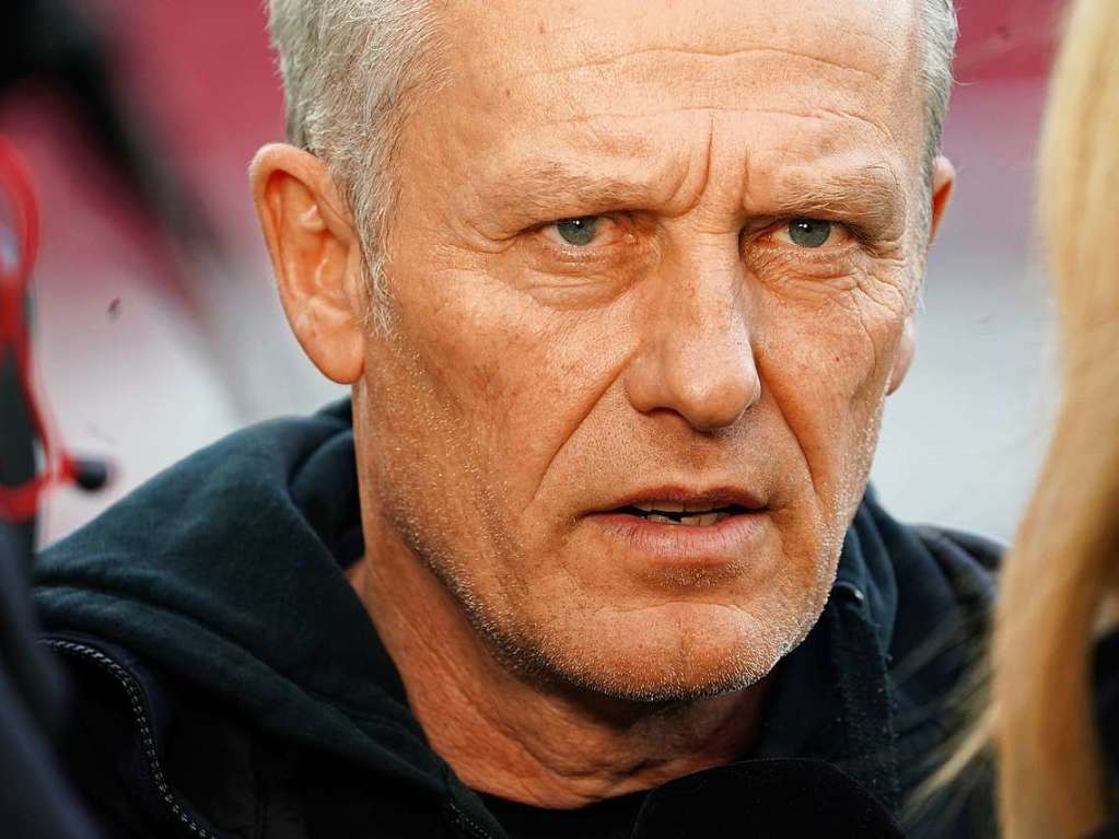 SC-Trainer Christian Streich vor dem Anpfiff.