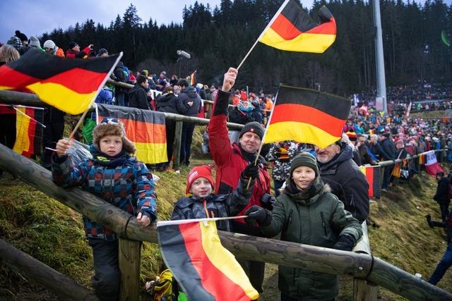 Titisee-Neustadt: Skisprung-Volksfest an der Hochfirstschanze