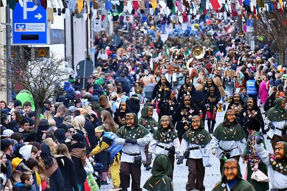 Eindrücke vom närrischen Umzug am Sonntag (Foto: Wolfgang Künstle) Eindrücke vom närrischen Umzug am Sonntag (Foto: Wolfgang Künstle)