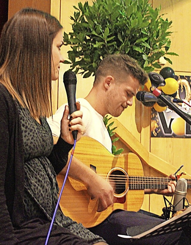 Bina und Joshi machten Musik.  | Foto: Bernd Fackler