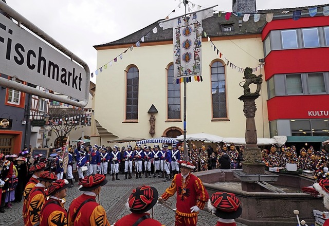 Fahnenhissen am Samstag am Fischmarkt   | Foto: Jrgen Becker