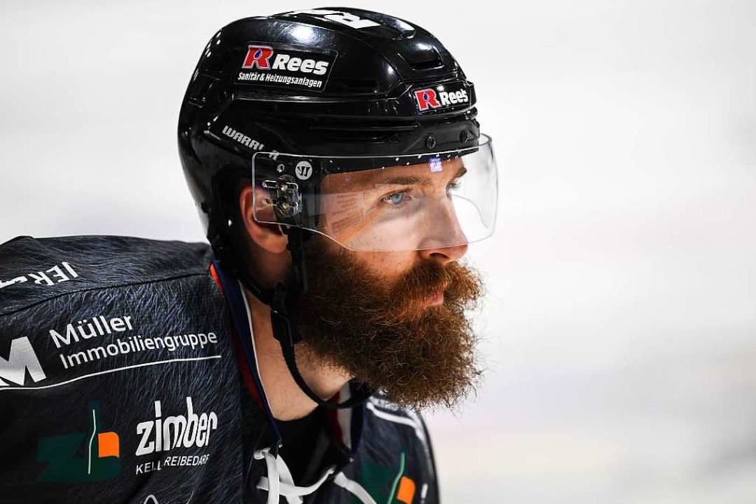 Höhenflug auf dem Eis: Der EHC Freiburg übertrifft die eigenen