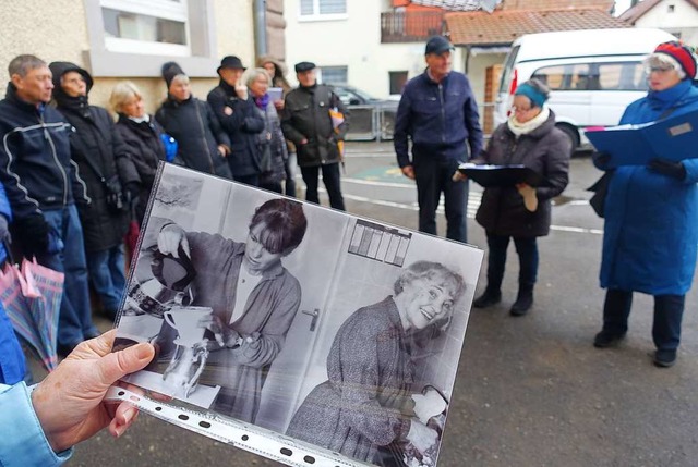 Auf die Spuren von Hilde Ziegler begab... des vergangenen Jahres durch Altweil.  | Foto: Roswitha Frey