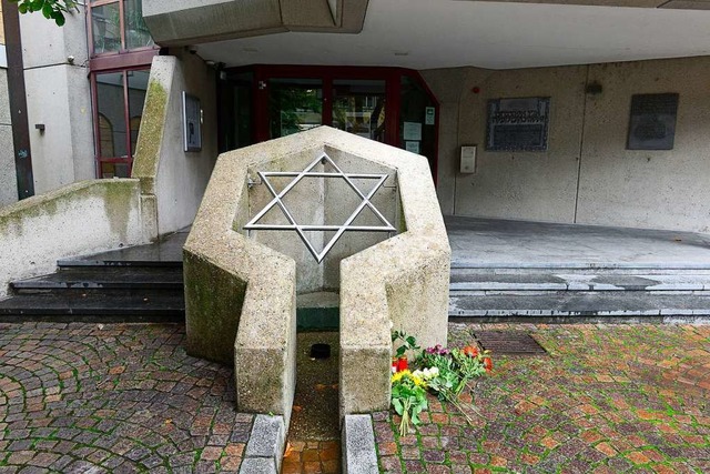 Stadtverwaltung und Polizei berlegen ...urger Synagoge verbessert werden kann.  | Foto: Ingo Schneider