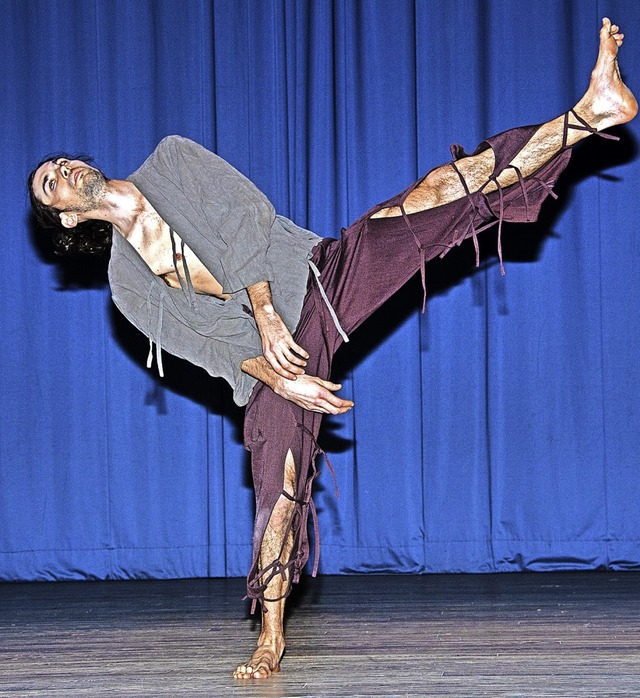 Die Tanzimprovisation von Benjamin Lindh Medin faszinierte das Publikum.  | Foto: Paul Eischet