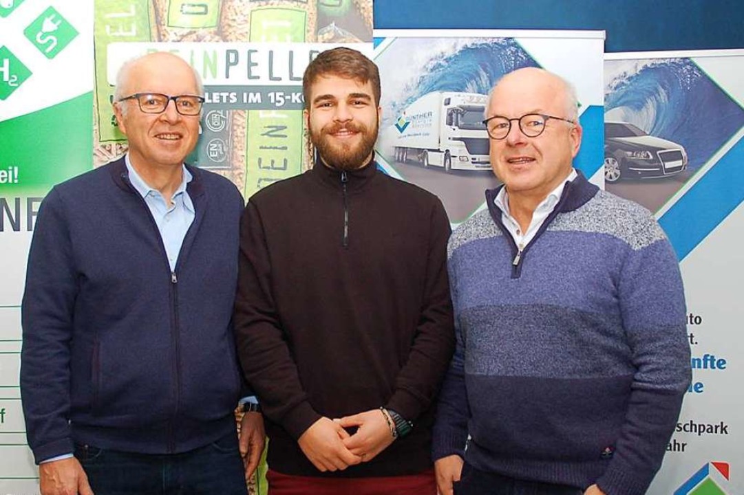 Die Drei von der Tankstelle: (von link...r, sein Sohn Niklas und Harald Gnther  | Foto: Wolfgang Beck