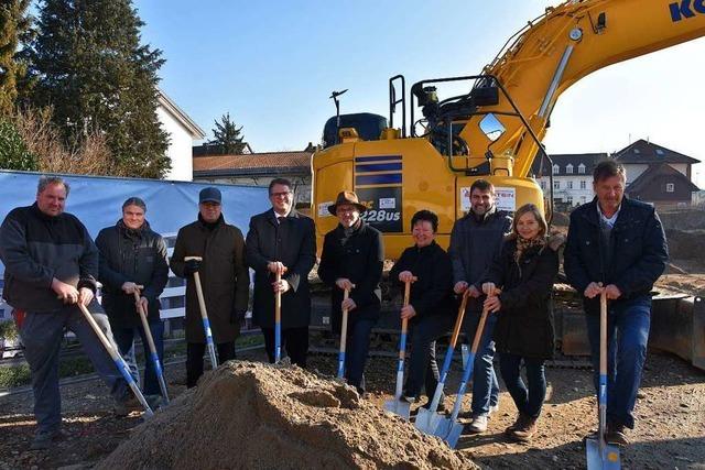 Bau eines Wohn- und rztehauses beginnt in Grenzach-Wyhlen