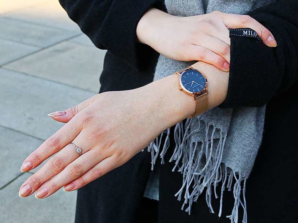 Ohne Armbanduhr und Ring geht Juliane nie aus dem Haus.  | Foto: Anna Castro Ksel