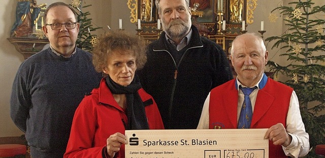 Georg Albiez (rechts) spendet den Erl...Jan, Ulrike Stich und Peter Schwander.  | Foto: Karin Stckl-Steinebrunner