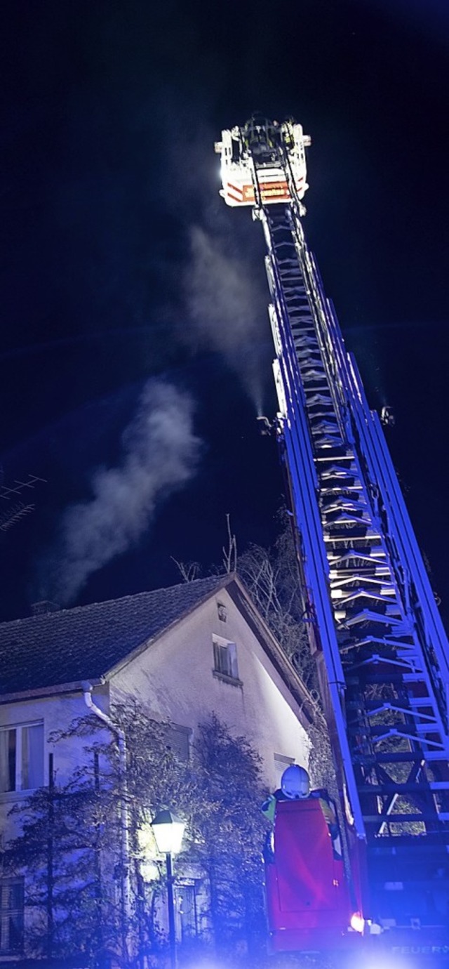 Feuerwehreinsatz in der Hllbergstrae in Hgelheim   | Foto: Volker Mnch