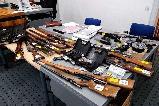 Deutscher hortet 13 Waffen in der Schweiz – Bewhrungsstrafe