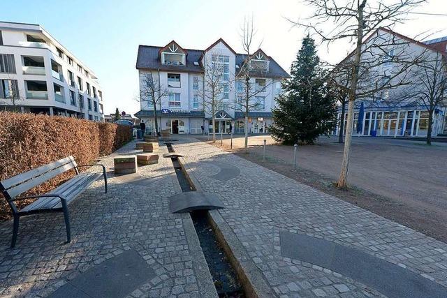 Der Hgebrunnenplatz in Freiburg-Hochdorf wird bald fertig