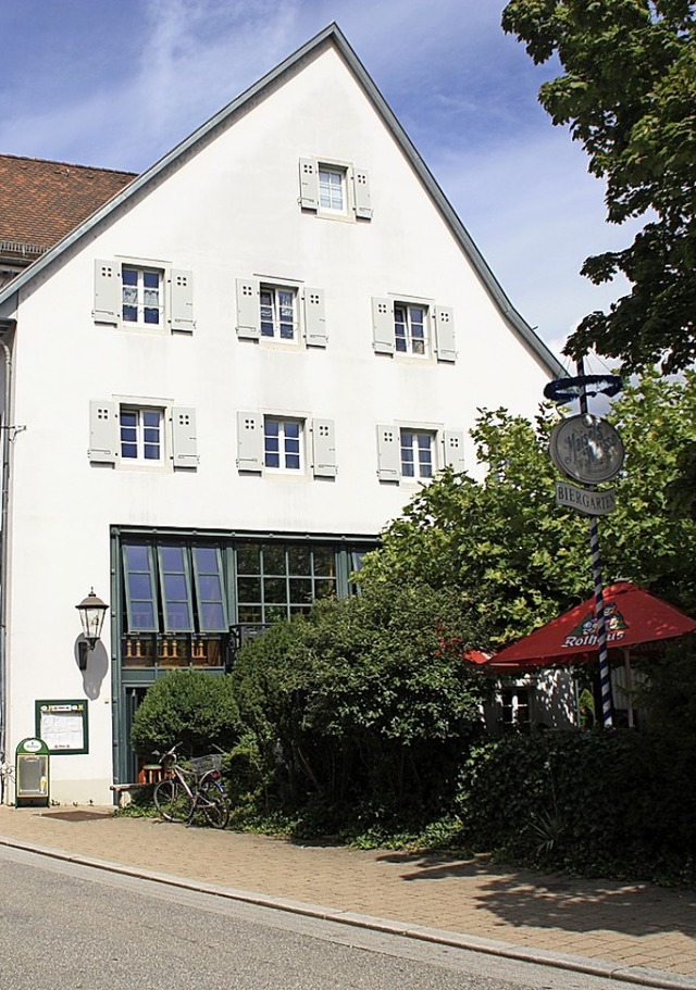Im  Sommer wird das begrnte Gelnde v...Gasthaus Krone als Biergarten genutzt.  | Foto: Gerd Leutenecker