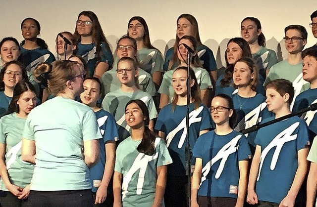 Der Adonia-Chor begleitet den Gottesdienst.   | Foto: Kirche