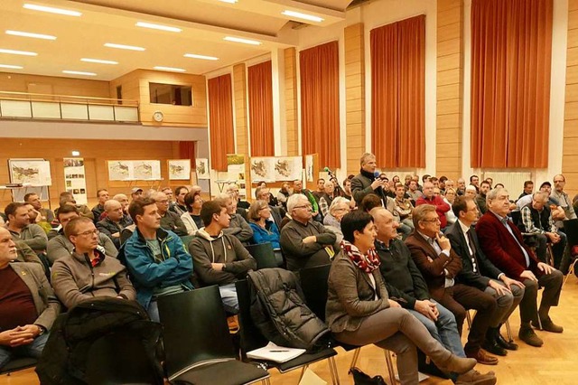 Viel Interesse zeigten die Landwirte a...ung zum Managementplan Wutachschlucht.  | Foto: Martin Wunderle