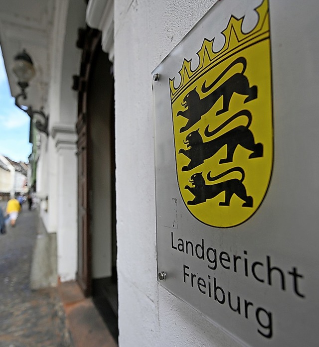 Vor dem Landgericht Freiburg: Brutaler Fall, der sich in Bremgarten ereignete.   | Foto: Patrick Seeger